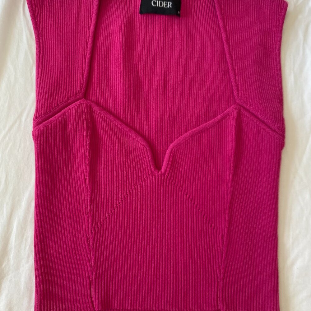 Cider Square neck bright pink with little v neck tight fitting ribbed. Size: M